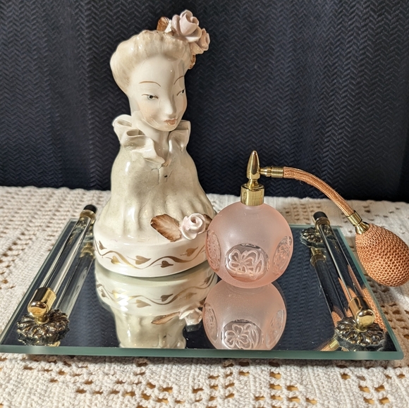 🎄60's Peach Brush and Mirror, Vanity Tray, Lady Bust and Empty Perfume Bottle - Picture 2 of 8